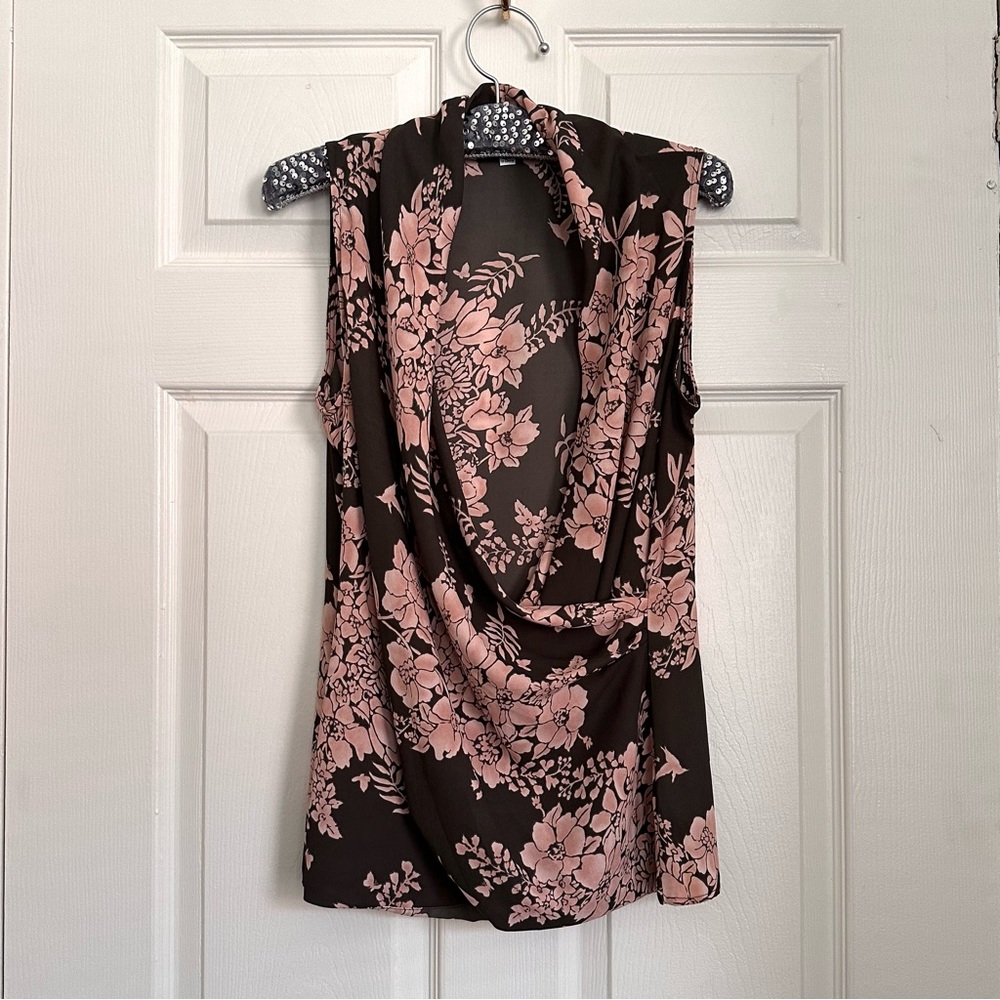 CABI STEEL GREY AND PINK FLORAL SLEEVELESS FAUX WRAP TOP SIZE M